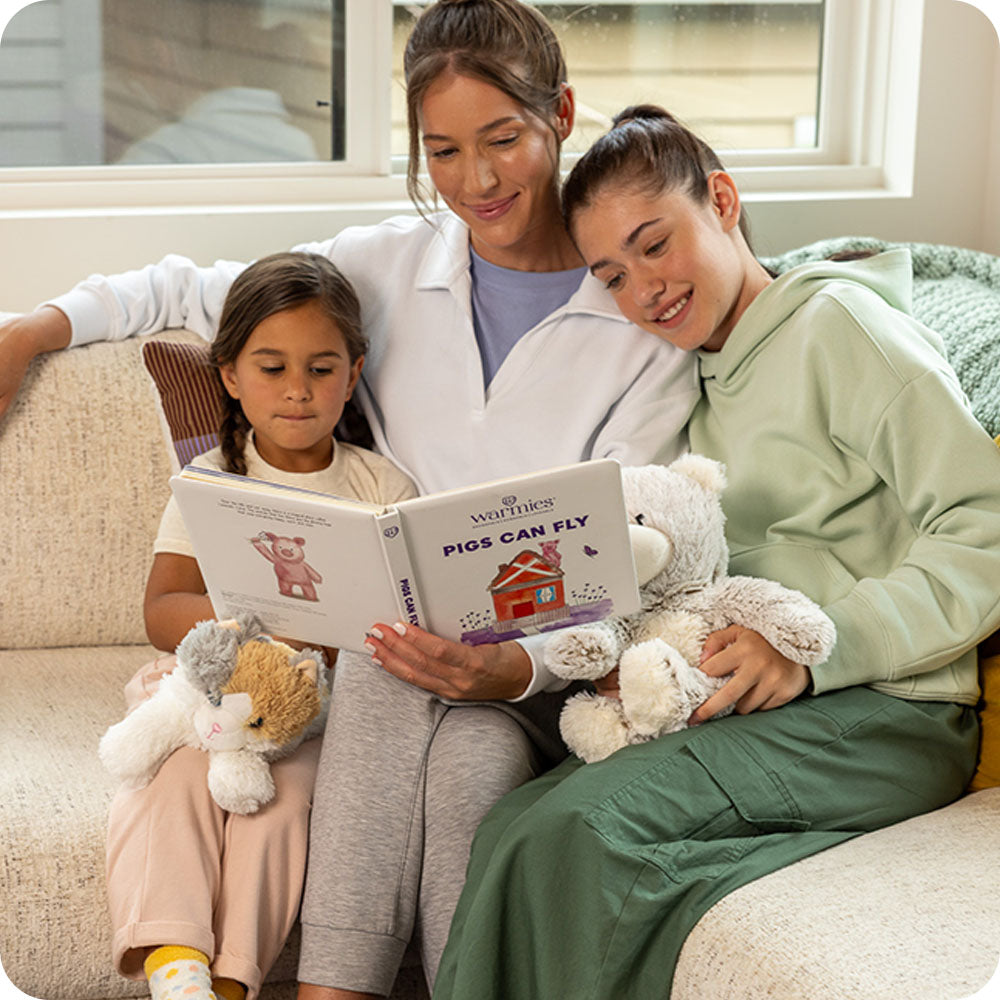 family reading pigs can fly warmies book