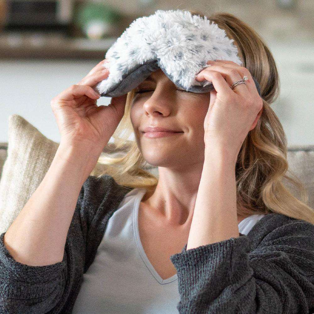 Snowy Warmies Eye Mask: Microwavable bliss for serene relaxation.